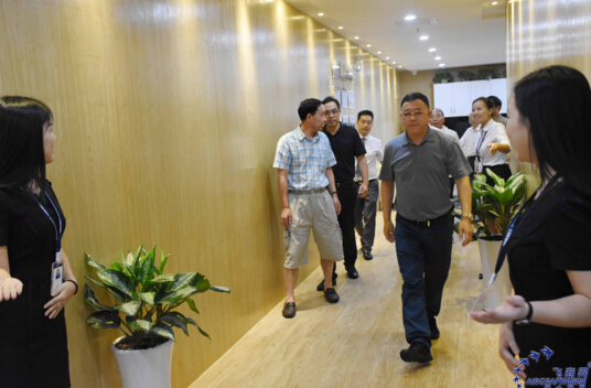 上海松江區人大領導一行蒞臨飛商網考察指導