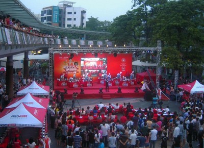 沃爾瑪廚藝達人爭霸賽全國決賽在沃爾瑪深圳蛇口店舉行，吸引大量市民駐足觀看